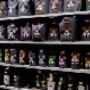Notre mur de café en grains. Notre marque maison offre 13 mélanges différents, il y a quelque chose pour tous les goûts! Notre mur de café en grains. Notre marque maison offre 13 mélanges différents, il y a quelque chose pour tous les goûts!