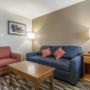 Spacious suite with sitting area Spacious suite with sitting area