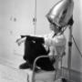 Audrey Hepburn Under The Hair Dryer by/par David Shaw Audrey Hepburn Under The Hair Dryer by/par David Shaw