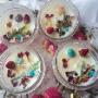 Je vous offre plusieurs COLLECTIONS DE BOUGIES PARFUMÉES, DÉCORÉES AVEC DES PIERRES NATURELLES, FLEURS SÉCHÉES OU DES ÉPICES. Je vous offre plusieurs COLLECTIONS DE BOUGIES PARFUMÉES, DÉCORÉES AVEC DES PIERRES NATURELLES, FLEURS SÉCHÉES OU DES ÉPICES.