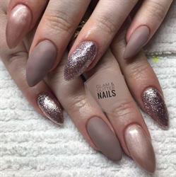 Glam & Glitter Nails